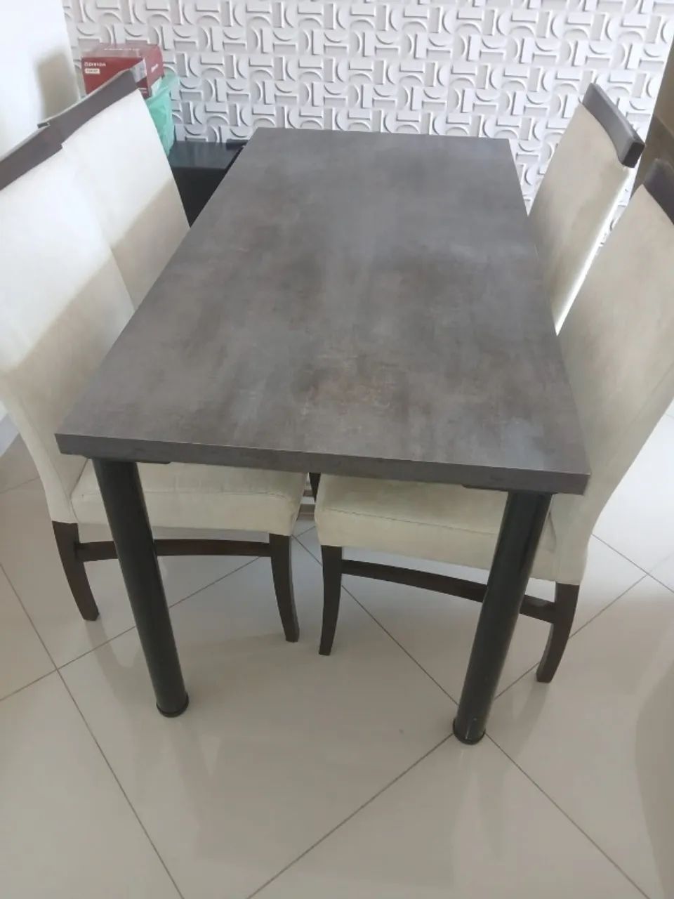 Mesa de jantar retangular 4 cadeiras