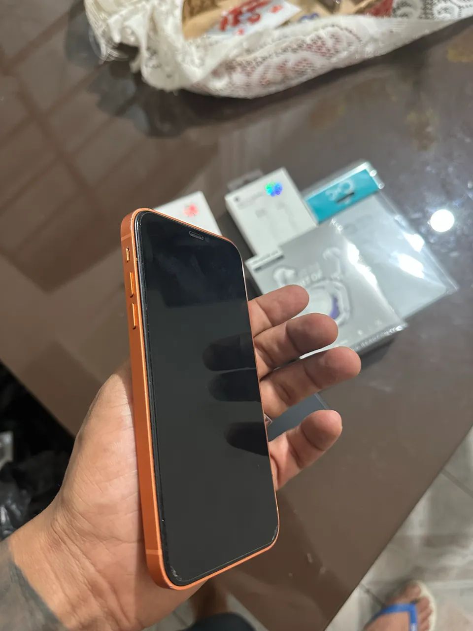 Iphone 11 na carcaça  17 pro 