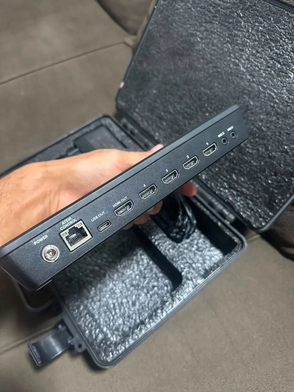 ATEM mini pro com case de proteção
