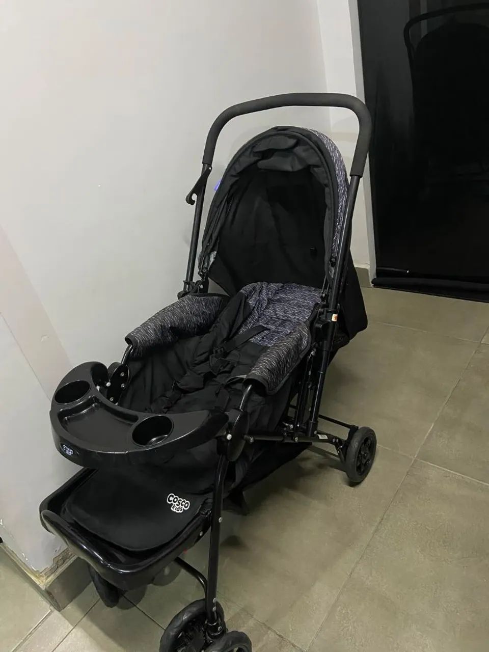 Vendo carrinho de bebê em excelente estado  - Foto 2