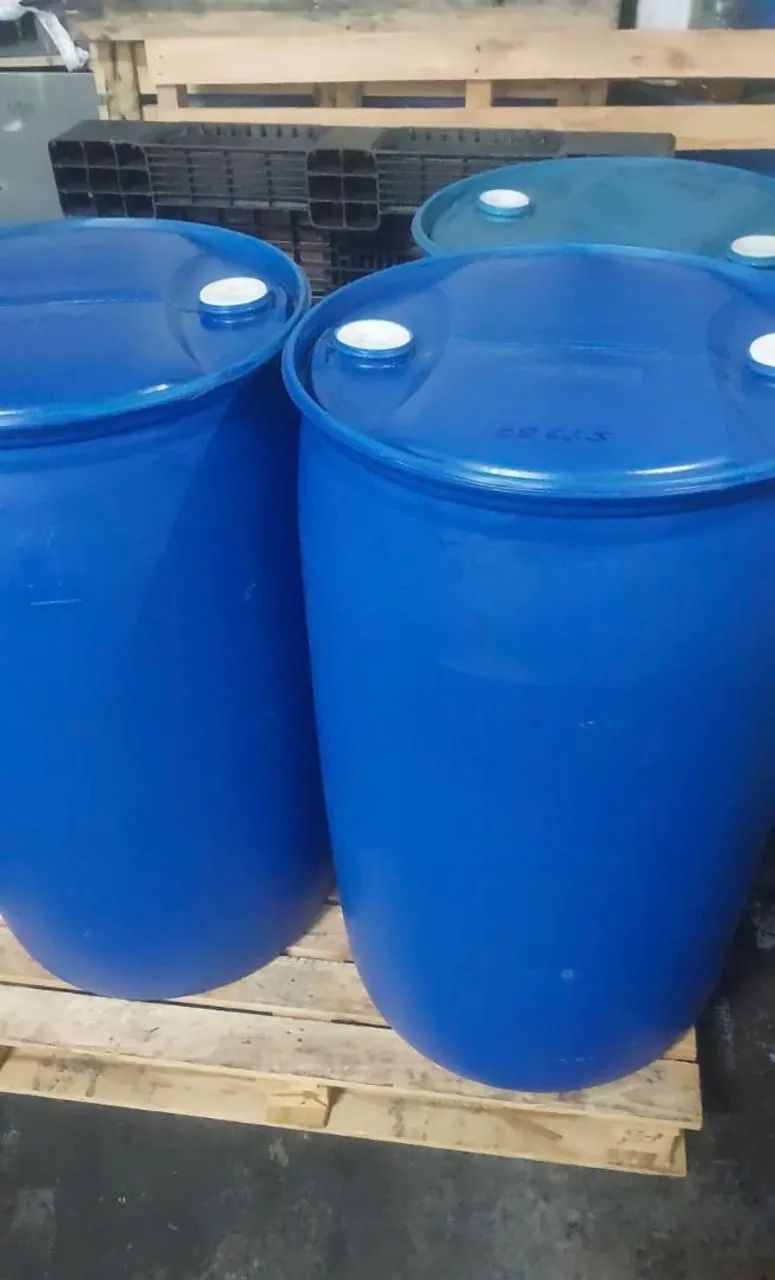 BOMBONAS PLÁSTICAS DE 200 LITROS. 