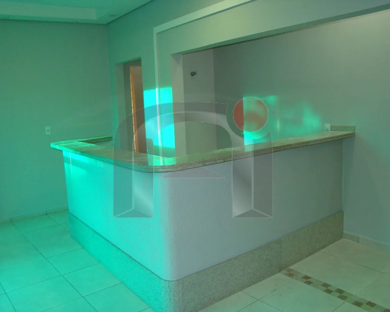 IMÓVEL COMERCIAL COMPOSTO POR UMA CASA E DOIS SALÕES - Foto 5