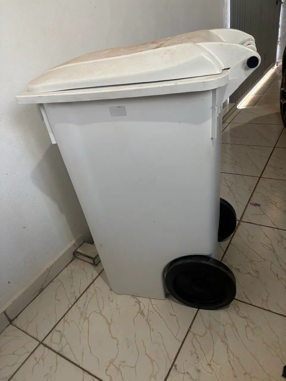 Vendo lixeira grande - Foto 2