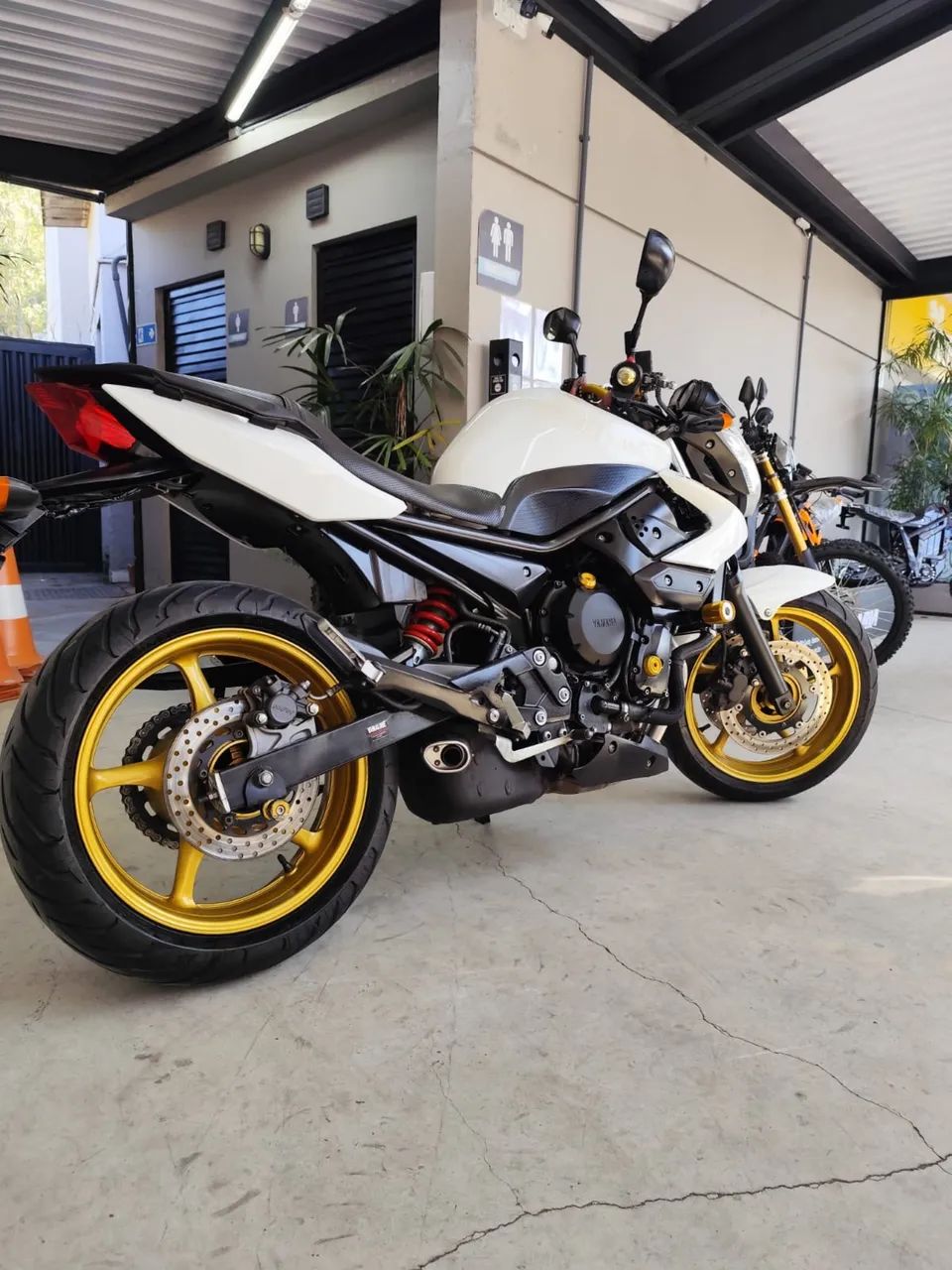 XJ6  - Foto 3