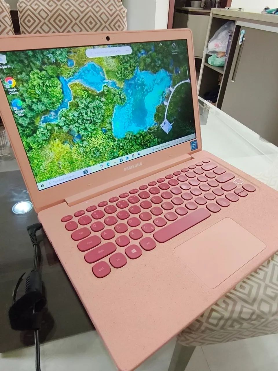 Notebook Samsung Flash F30 Rosa - SSD - Super Leve e Estiloso (Ideal p/ Estudos)