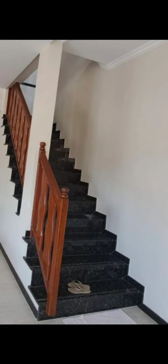Solid wood railing457516770867302400