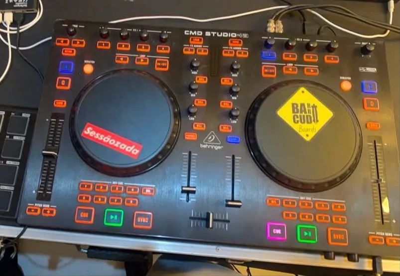  Controladora Behringer CMD studio a4 - Foto 5