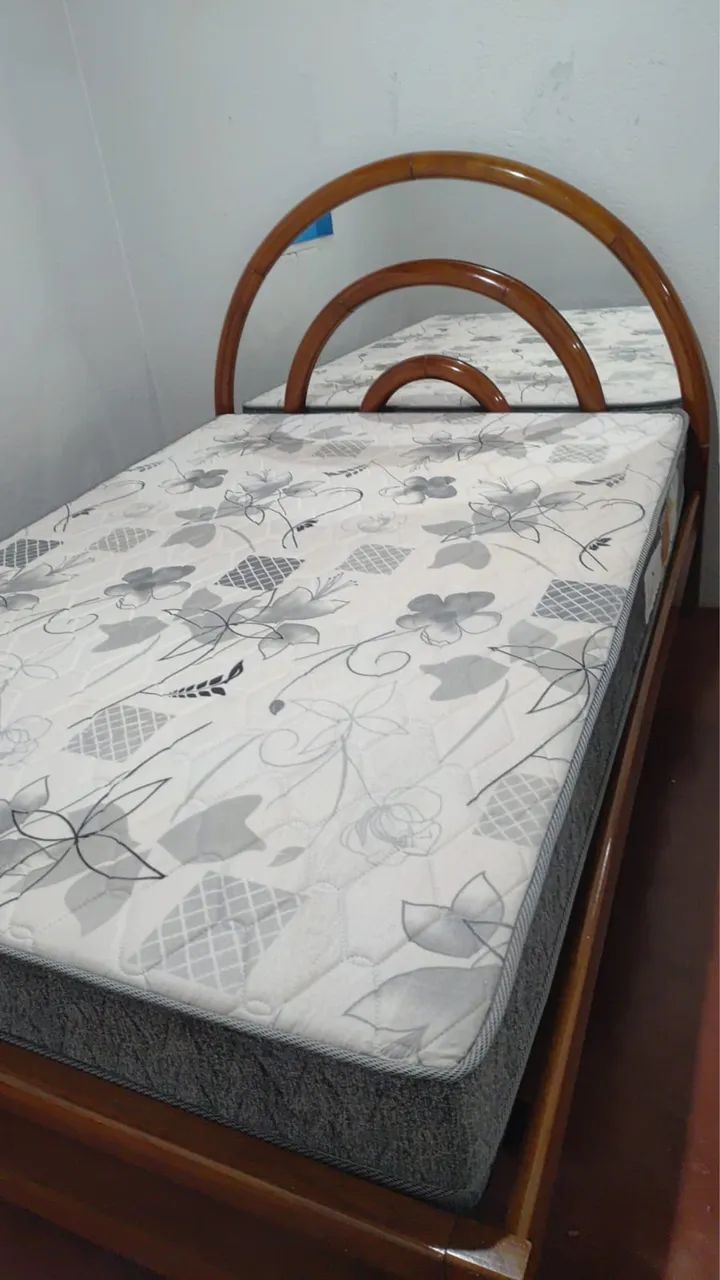 Cama de Casal Queen de Madeira