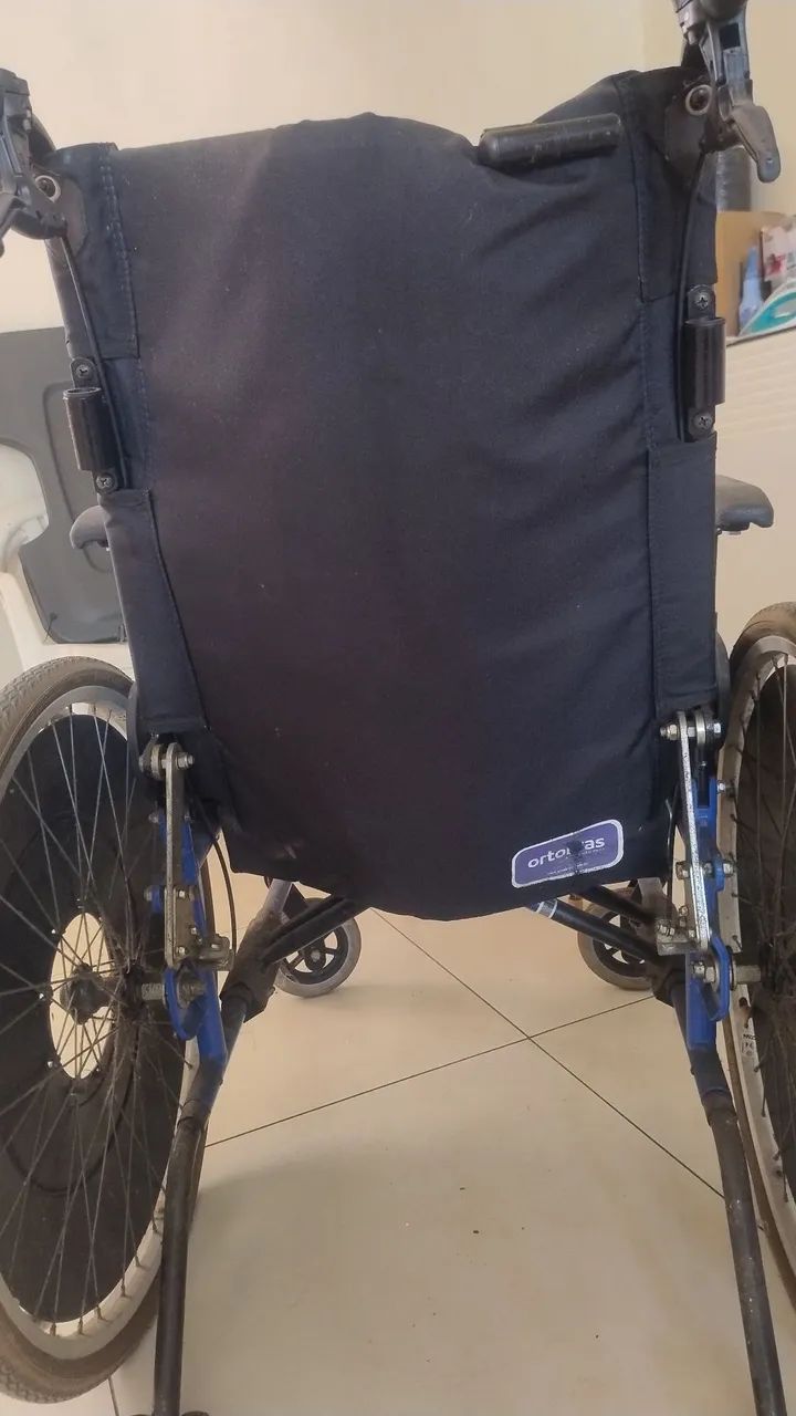 Vendo cadeira de rodas  - Foto 3
