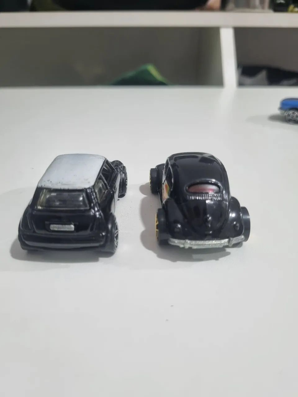  2 Carrinhos Miniaturas Hot Wheels - Fusca VW Bug 2006 E Mini Cooper - Foto 3