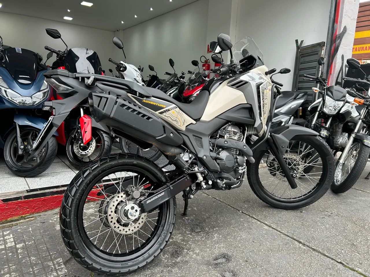 Honda Sahara Adventure Ano 2025 - Foto 11