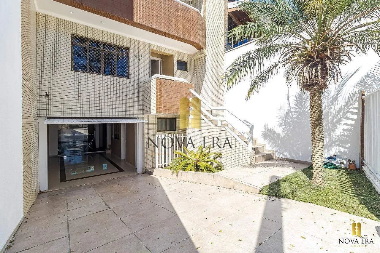 SOBRADO QUADRIPLEX SEMIMOBILIADO COM JACUZZI, COM 3 QUARTOS, 3 VAGAS DE GARAGEM