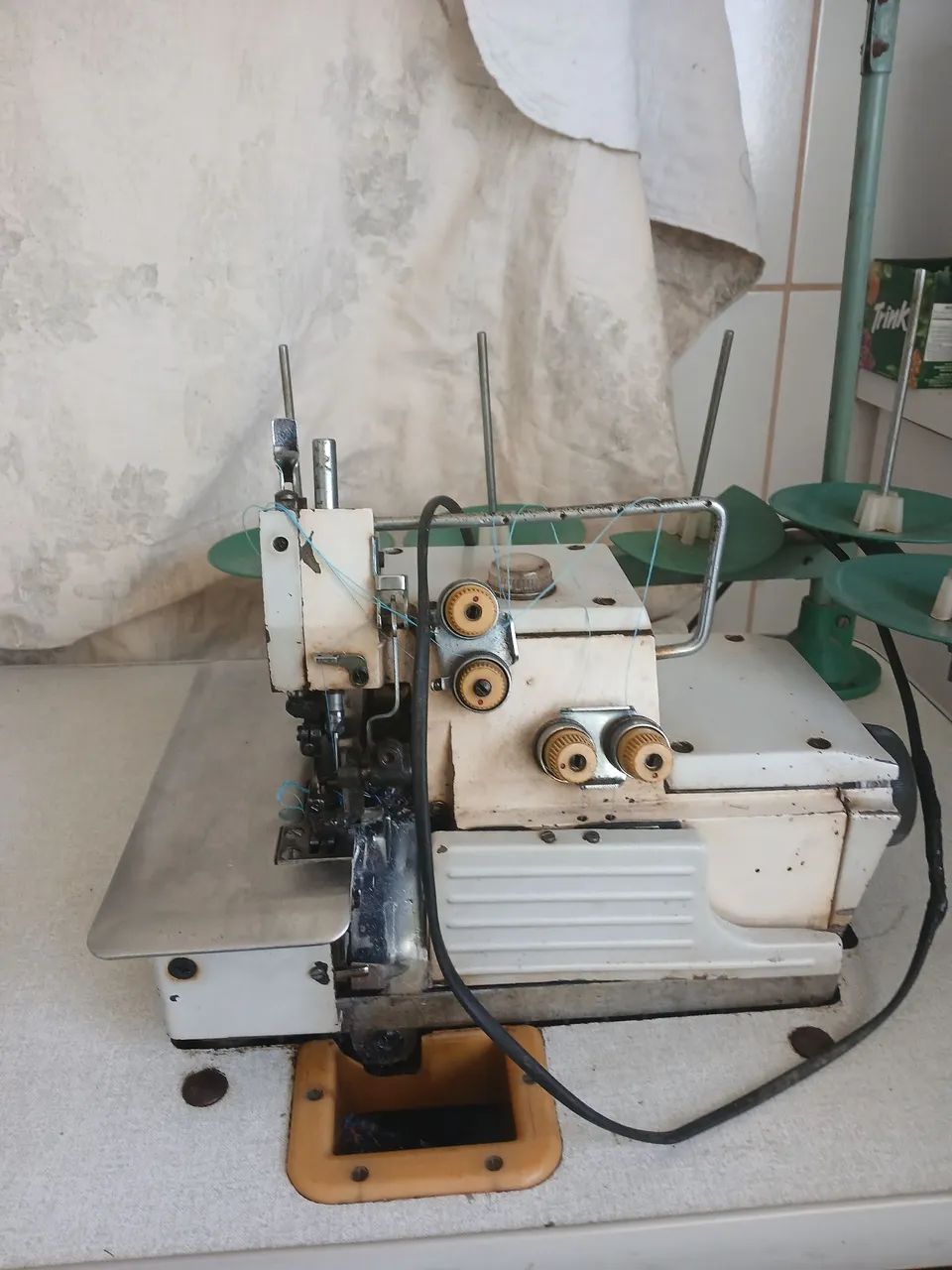 Vendo maquina overlock industrial 
