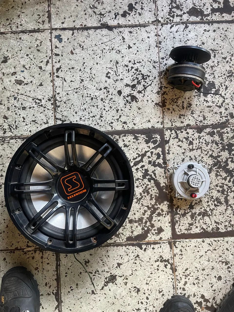 Vendo grave 12 selenium 2+2 com caixote - Foto 2