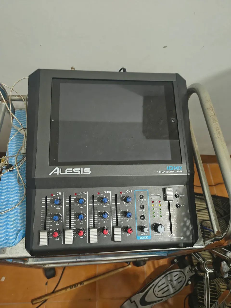 Mesa Alesis IO MIX Na caixa - Foto 2