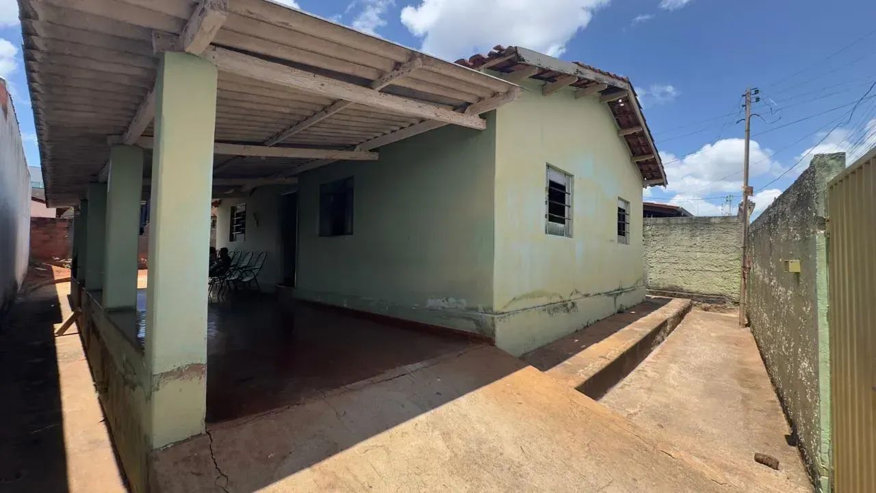Vendo ou troco casa com 3 quartos em Nerópolis Urgente - Foto 2