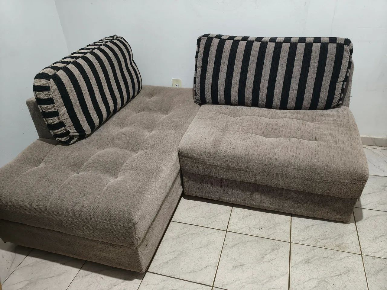 Sofá básico de sala