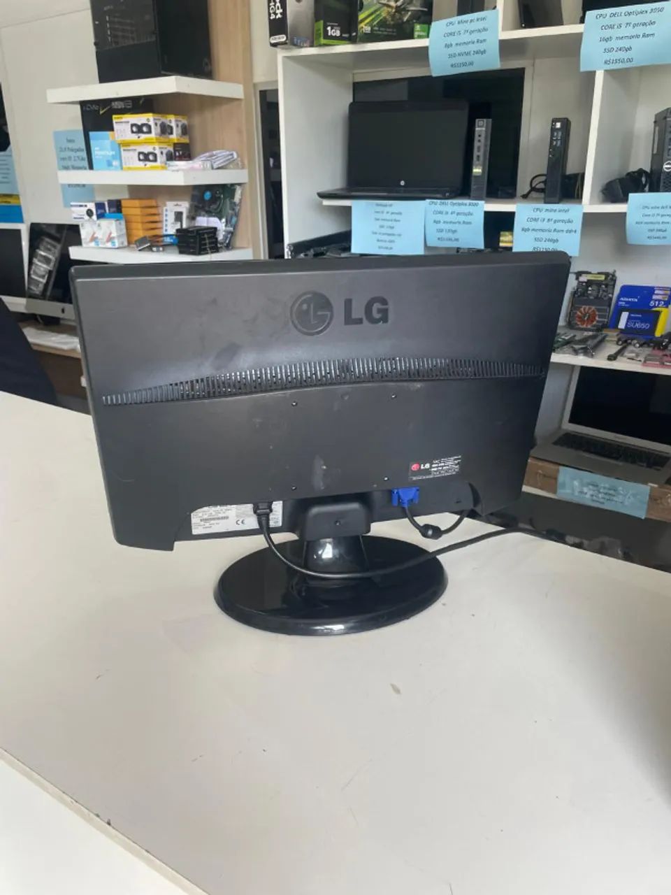 monitor 20 polegadas  LG /vga/funcionando perfeitamente com garantia e nf - Foto 2