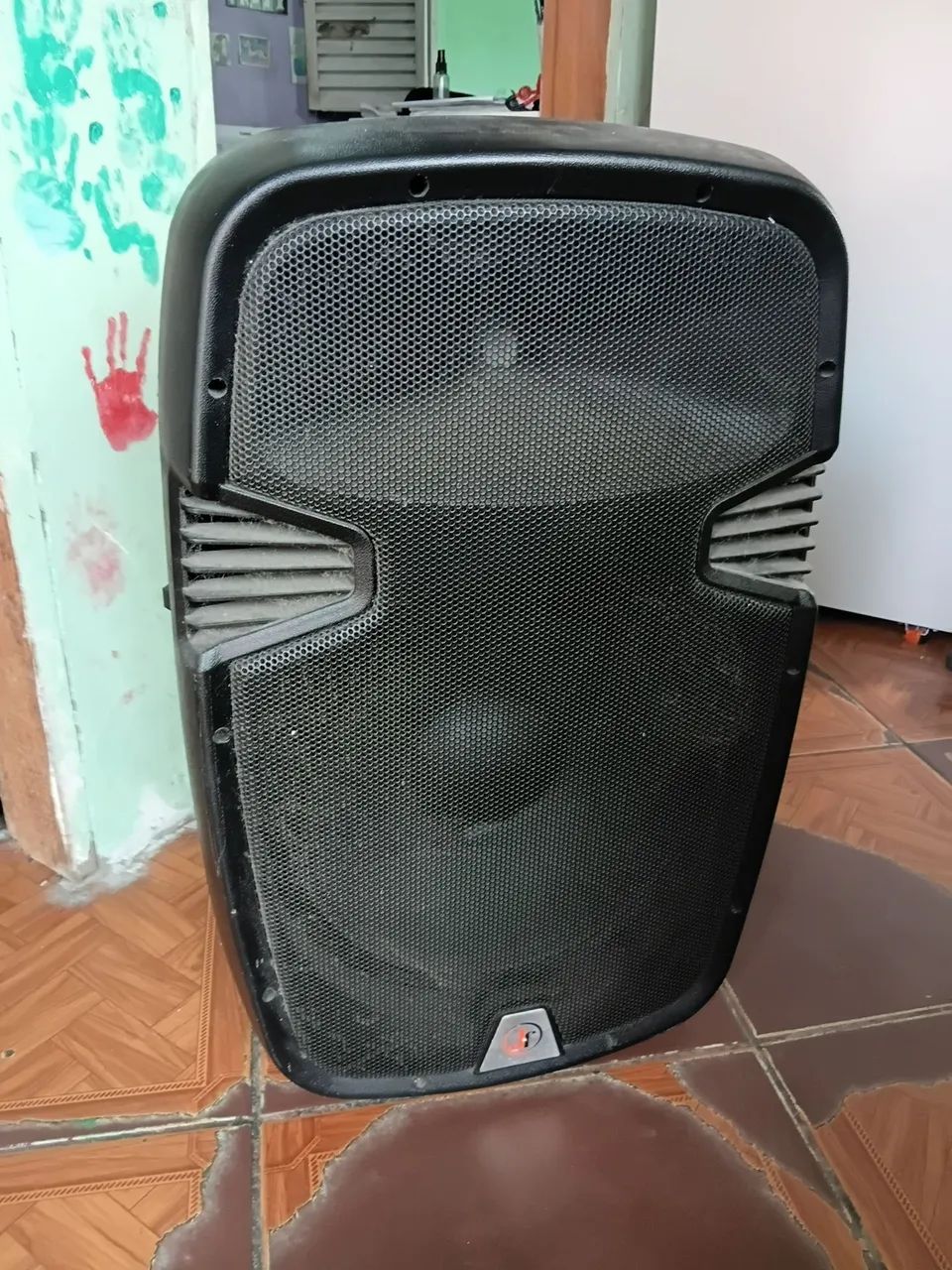 Caixa de som amplificadora 300 w nova com tripé 