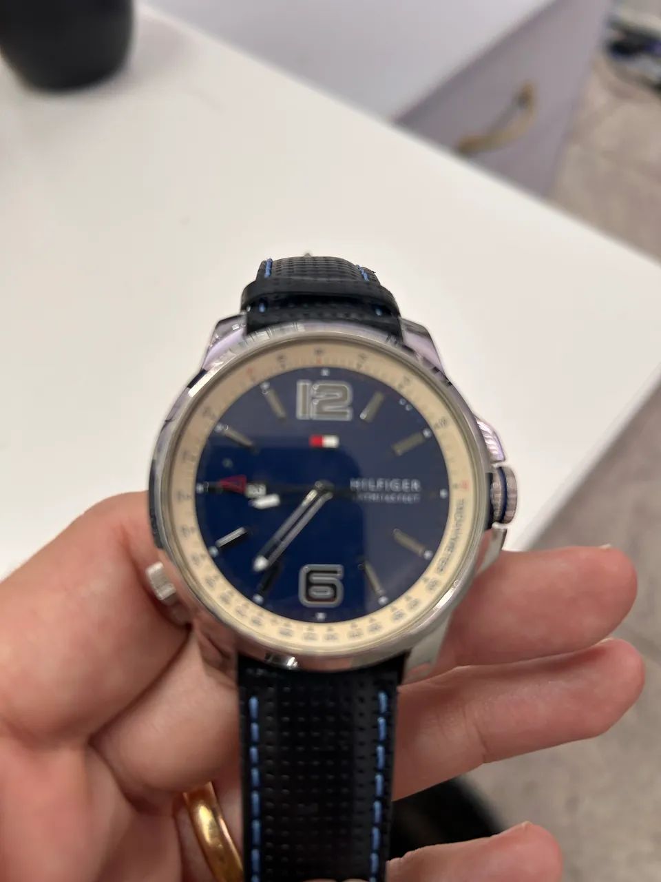 Relógio Tommy Hilfiger em aço com pulseira de couro - lindo  - Foto 2