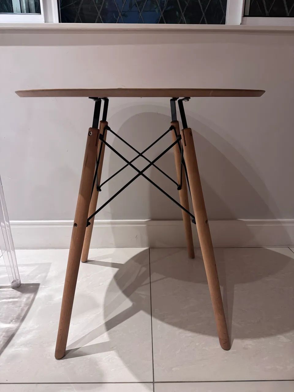 Mesa Charles Eames Eiffel 70cm Redonda Madeira