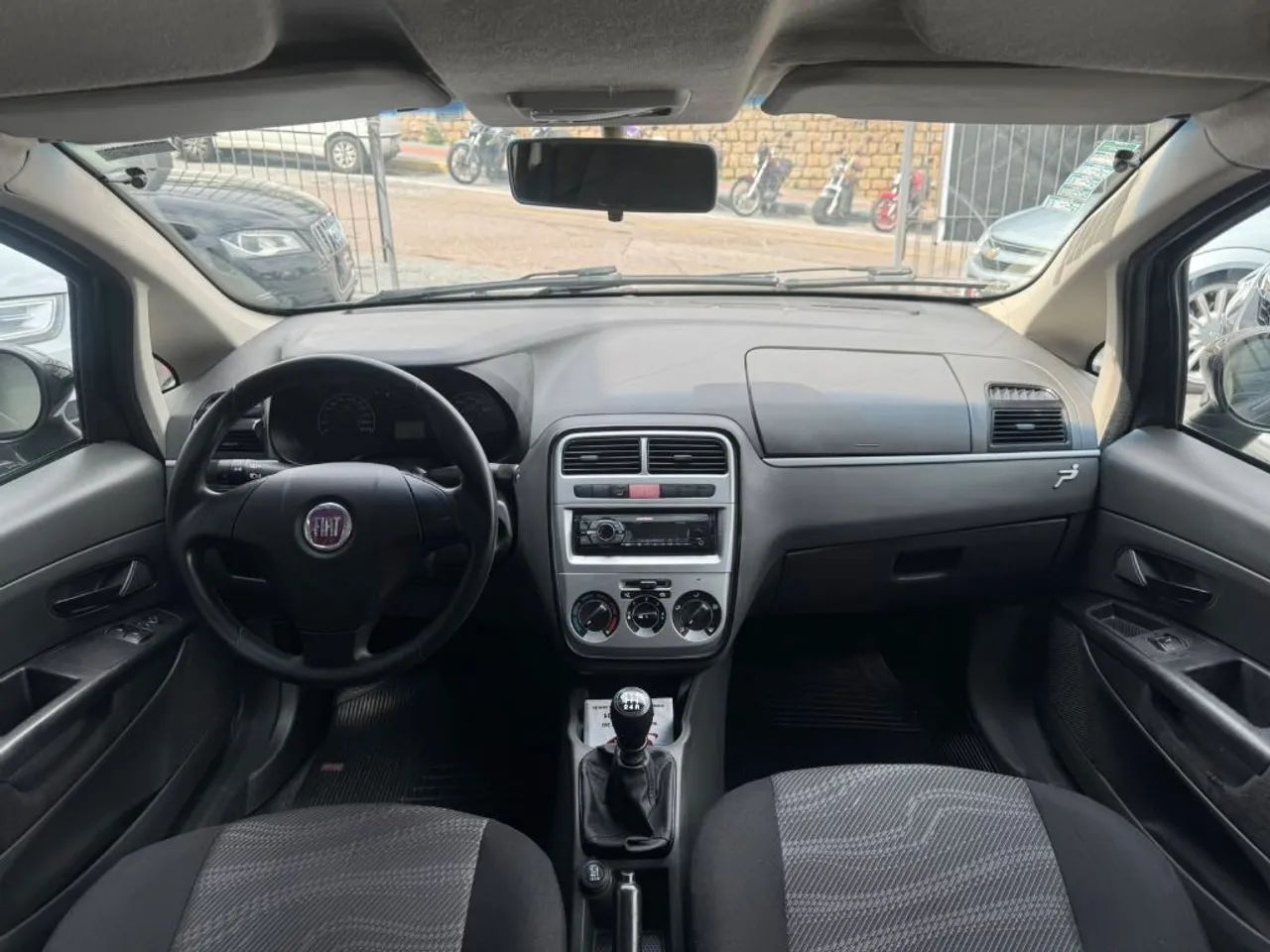 Fiat Punto Attractive 1.4 Fire Flex 8V 5P 2011 - Foto 5