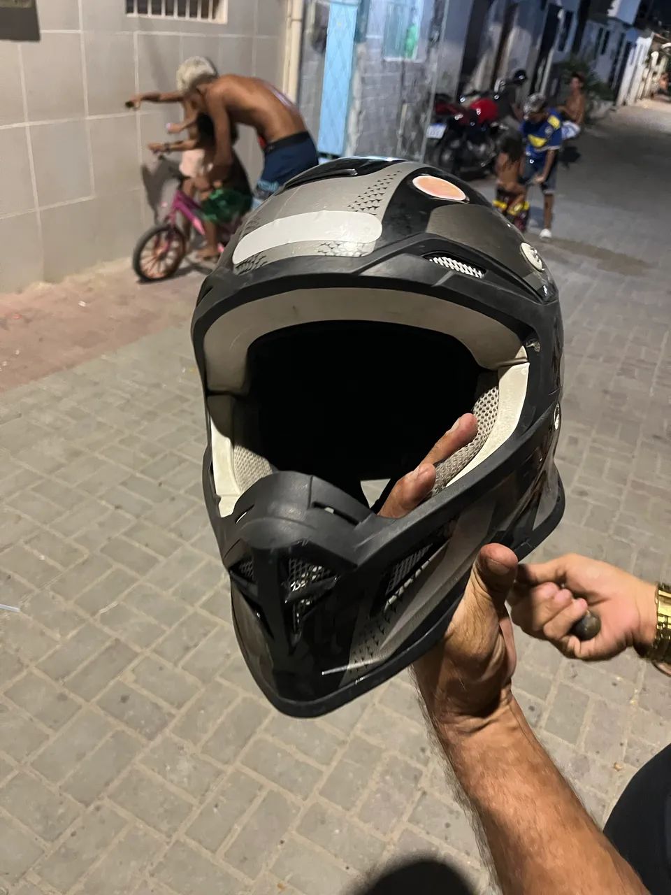 Capacete queicheira protork Tm 58 pra vender ligeiro cuida  - Foto 2