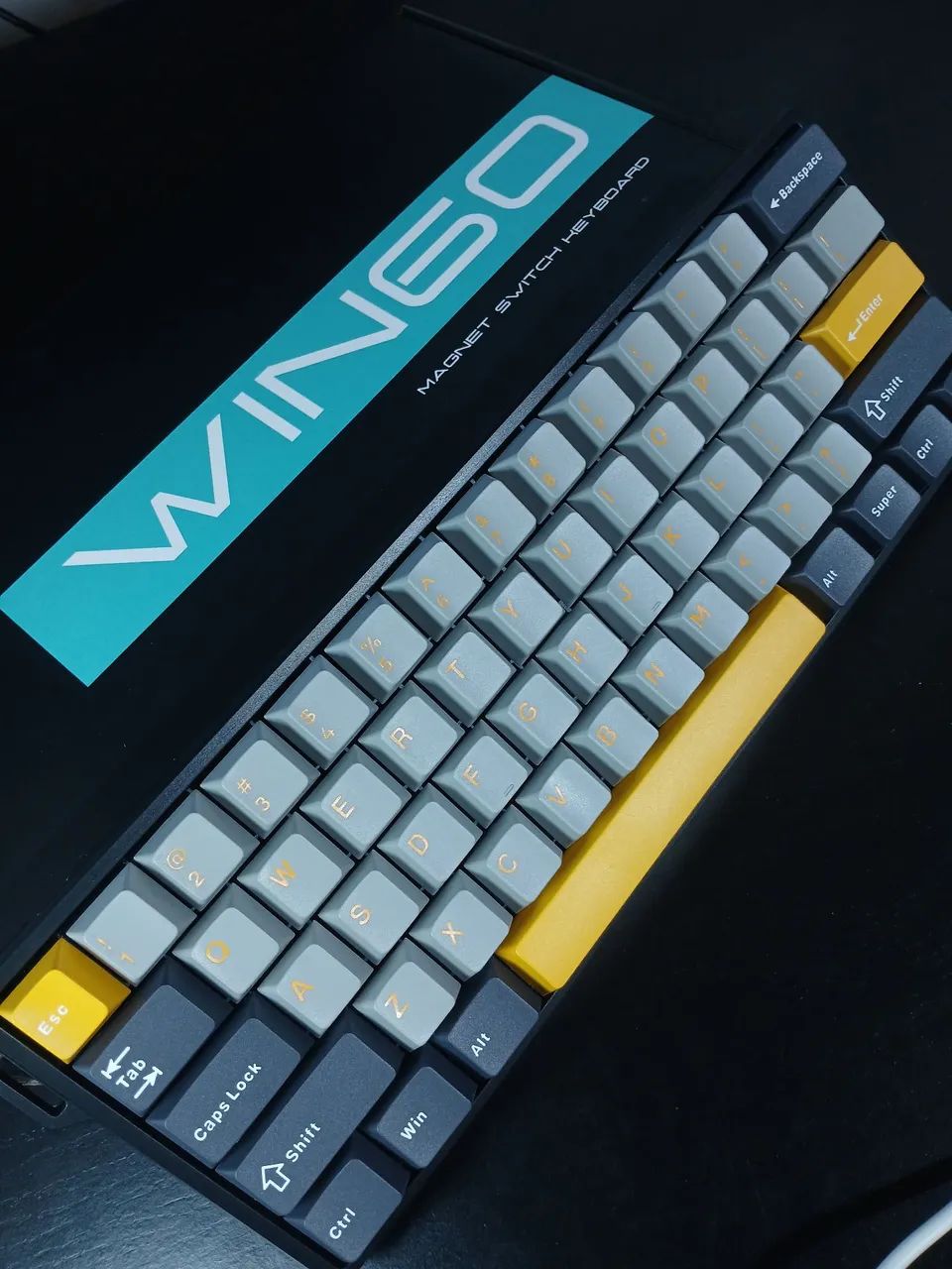 [NOVO] Teclado Magnético AULA WIN 60 MAX (Preto/Amarelo)
