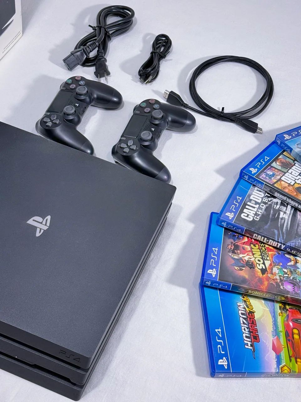 PS4 Pro 1TB 4K Impecável + Caixa Original + 2 Controles + 5 Jogos
