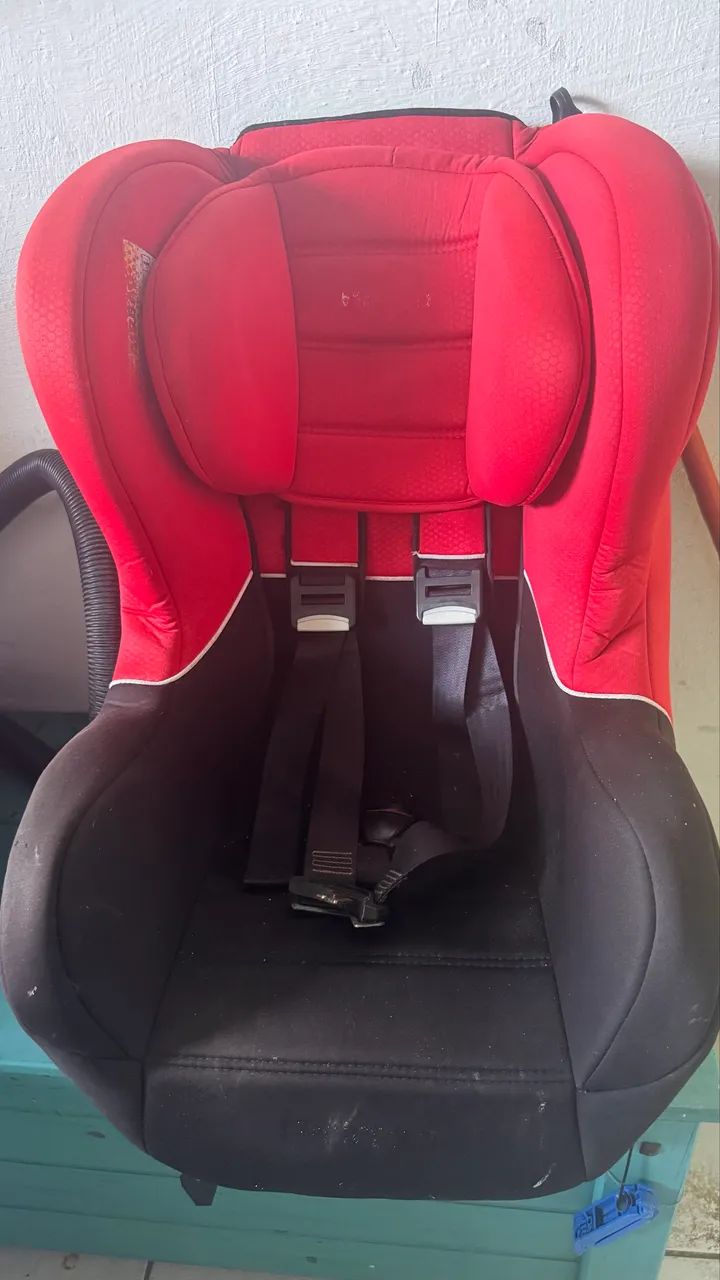 Cadeirinha para crianças no carro 