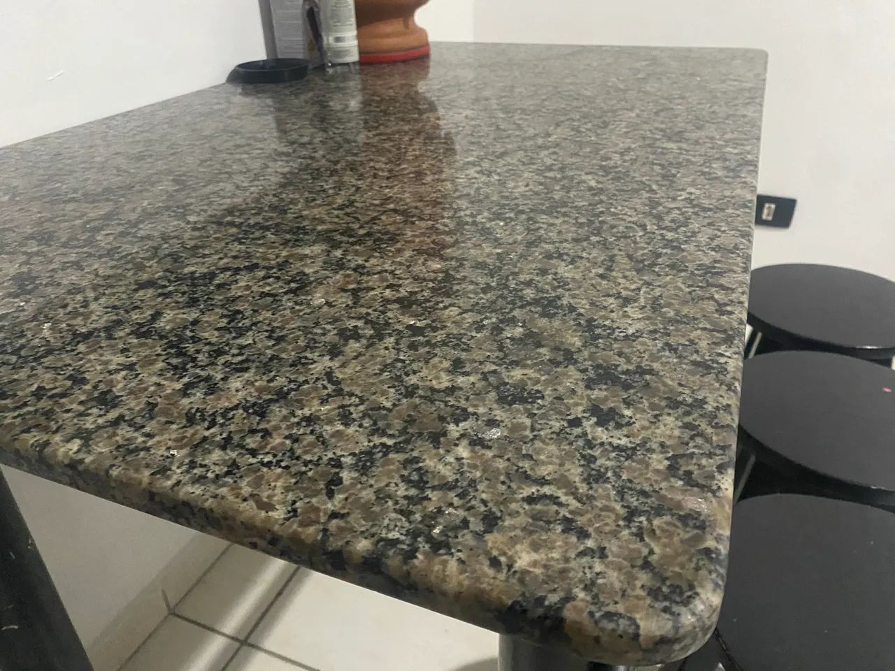 Mesa de mármore com 4 banquetas  - Foto 3