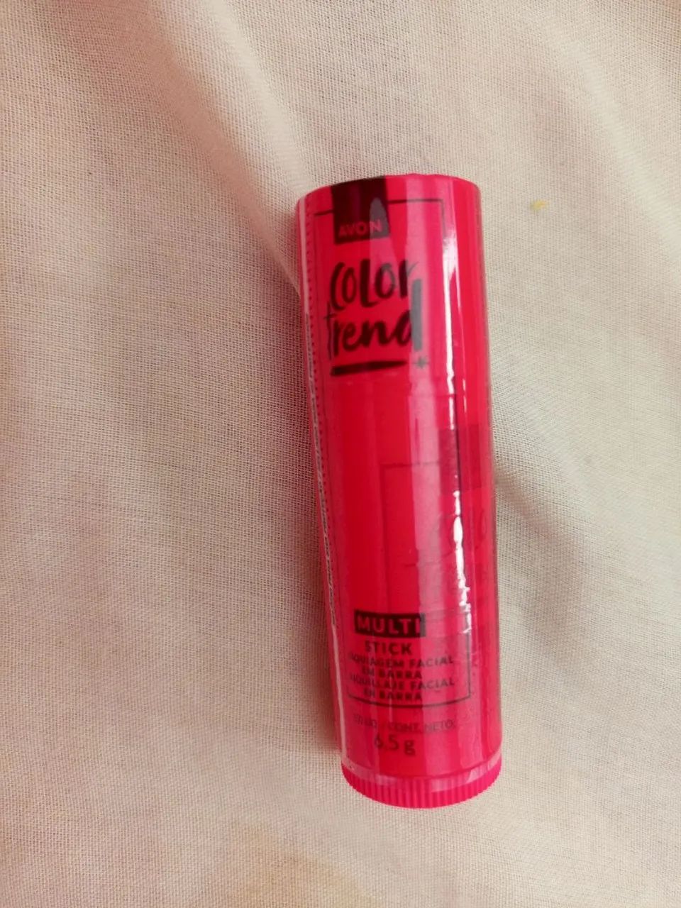 Perfumes, batons da marca Avon