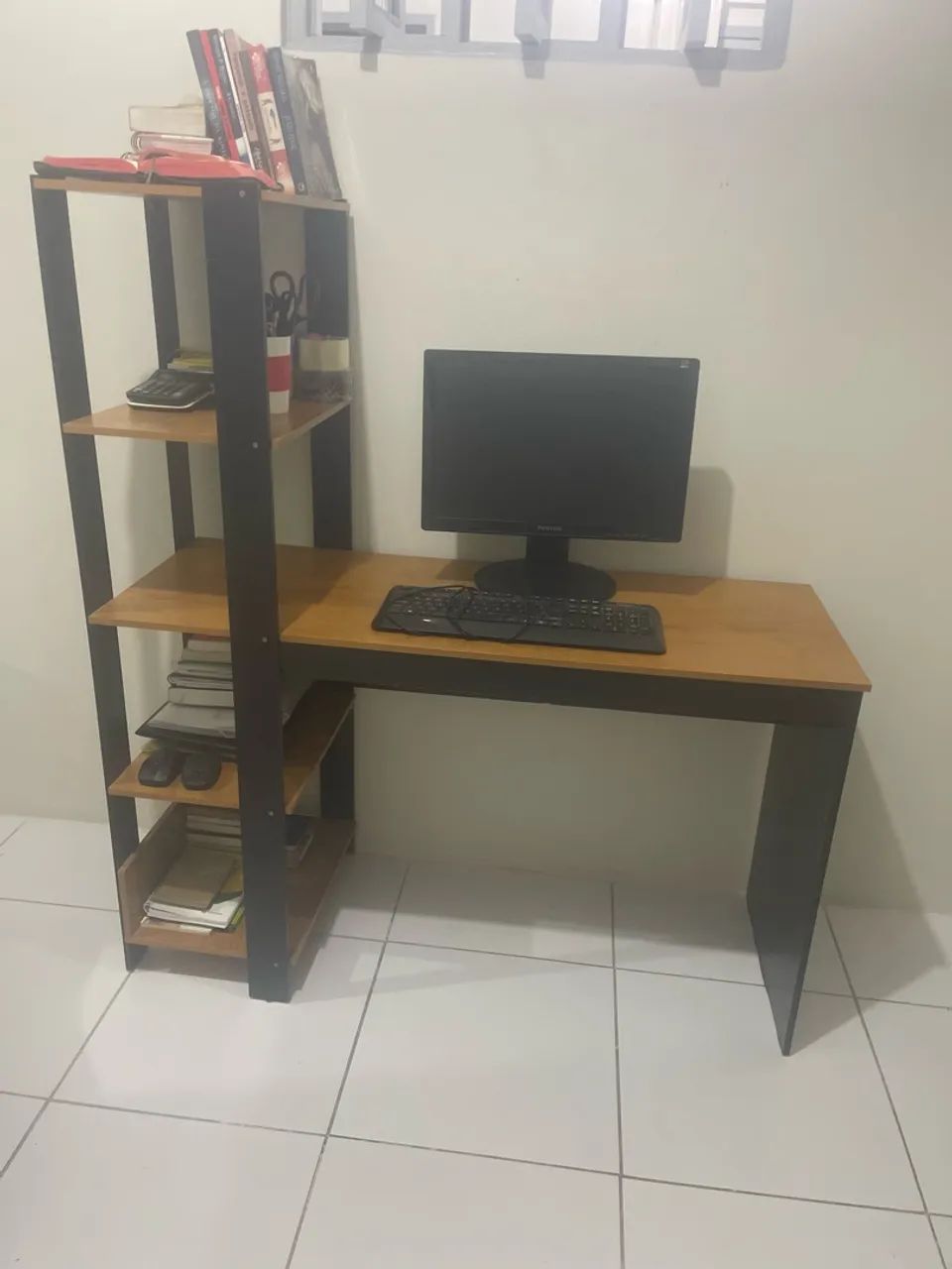 Vendo escrivaninha semi nova
