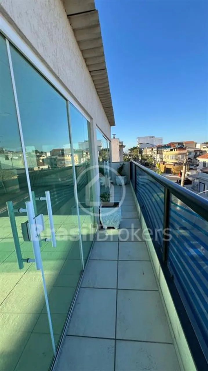 Prédio com um galpão, uma casa com terraço, uma Kitnet e uma loja em Ramos