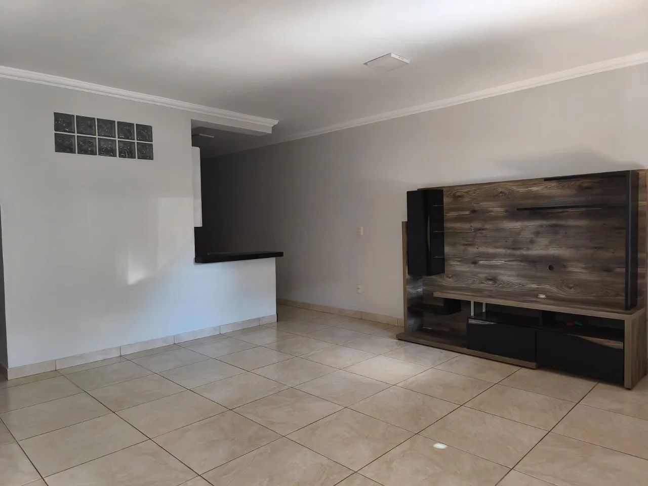 Casa de 03 quartos mais dependência em Sobradinho DF - Foto 2