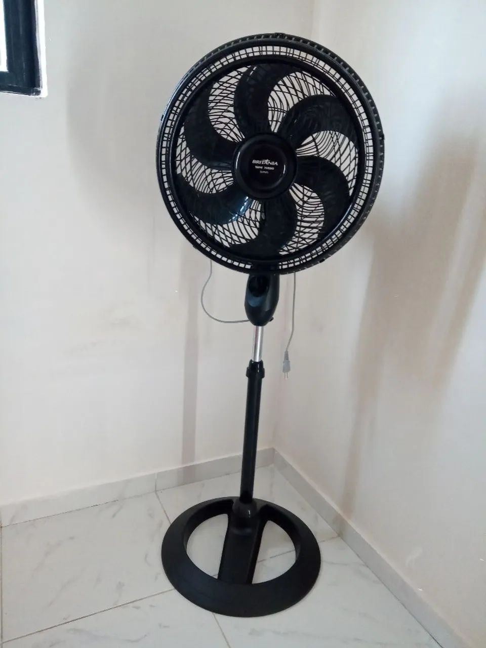 Vendo ventilador semi novo 