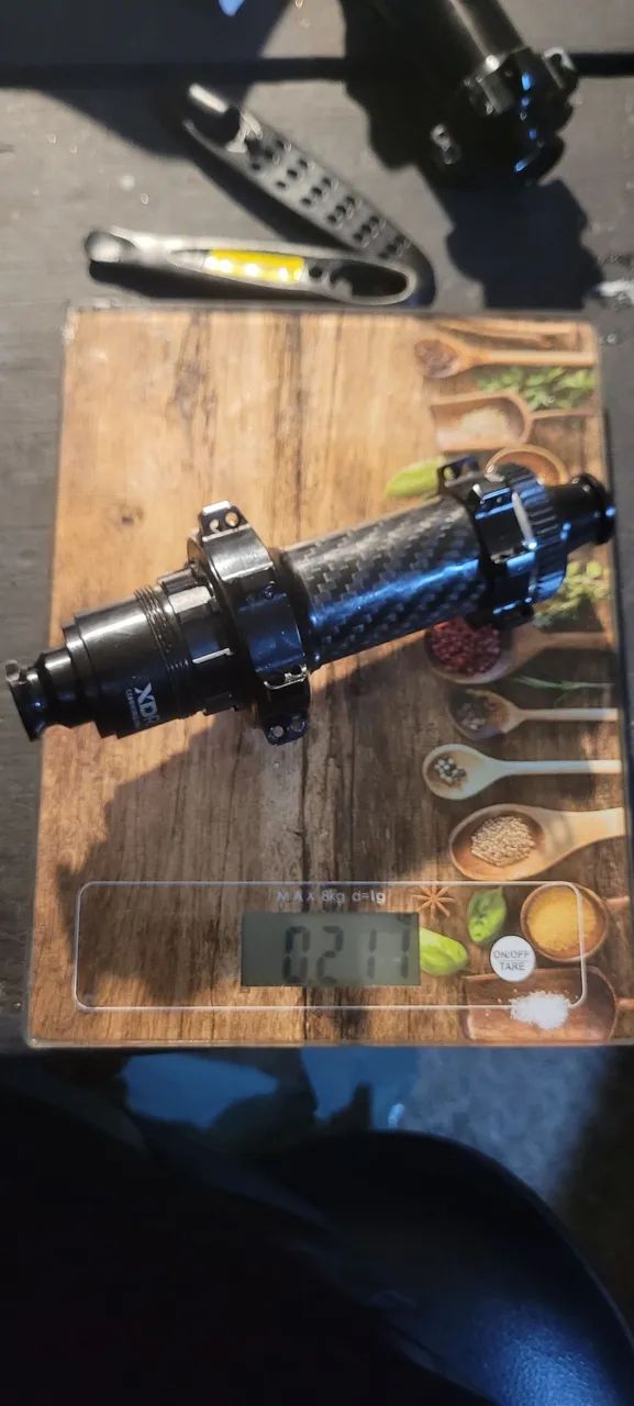 Cubo traseiro boost carbono 28f