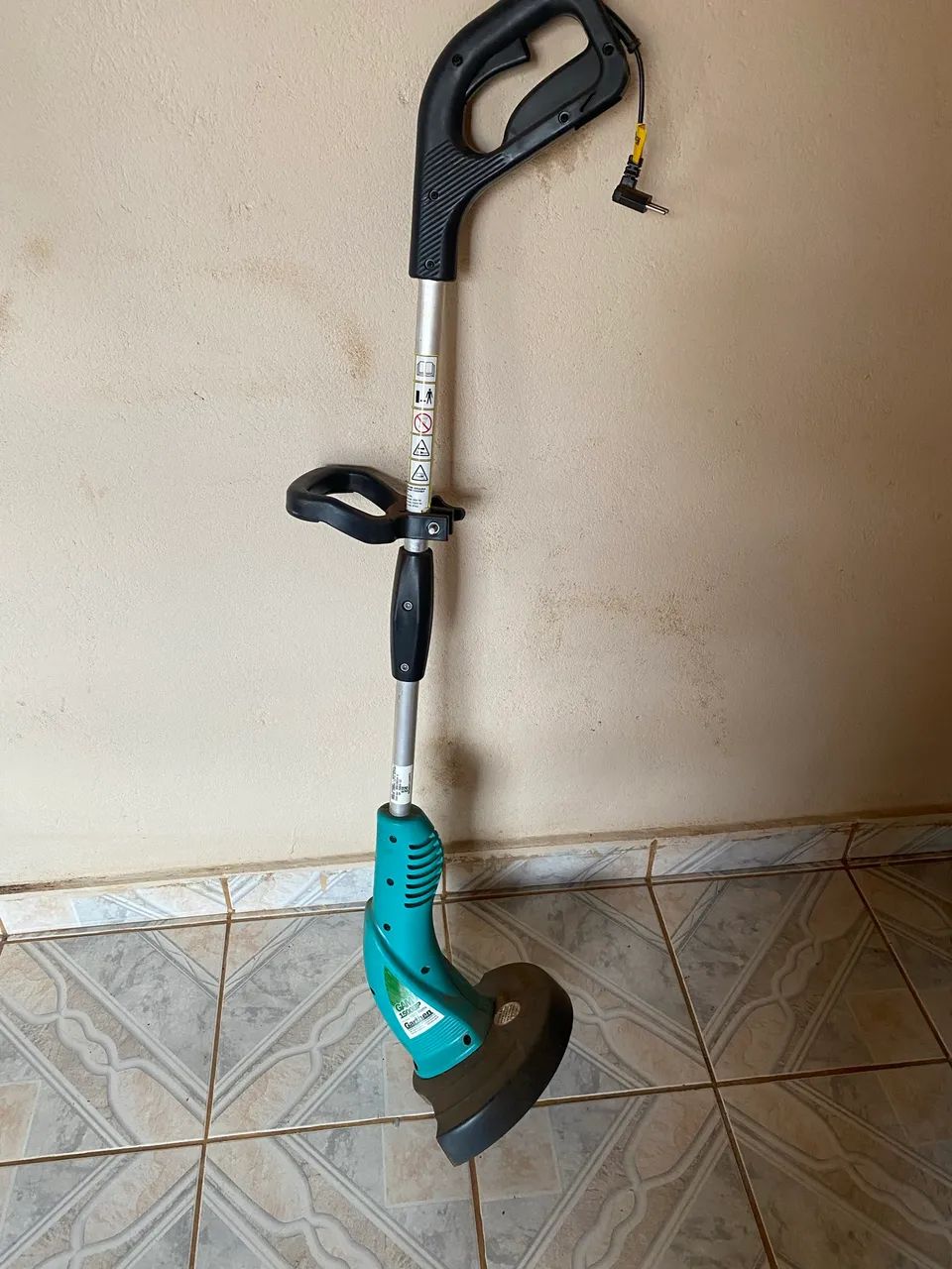 Vendo roçadeira 1500 watts - Foto 2