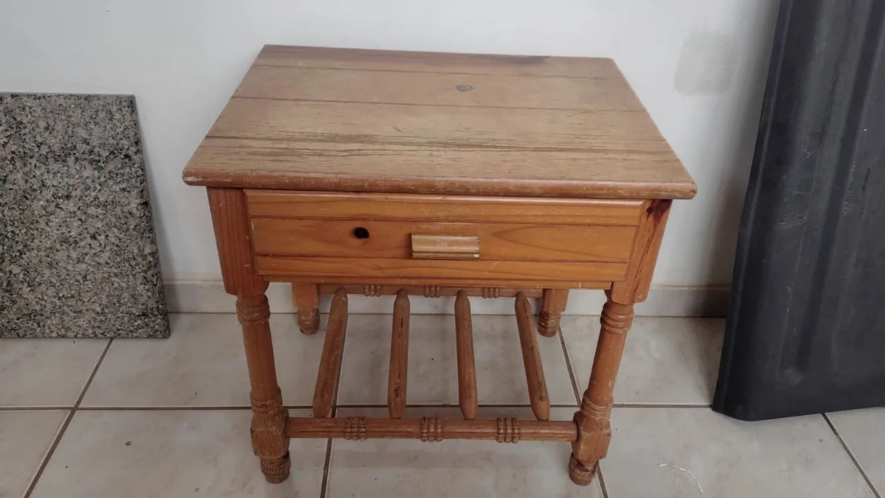 Relíquia - Mesa de apoio com gaveta - Foto 2