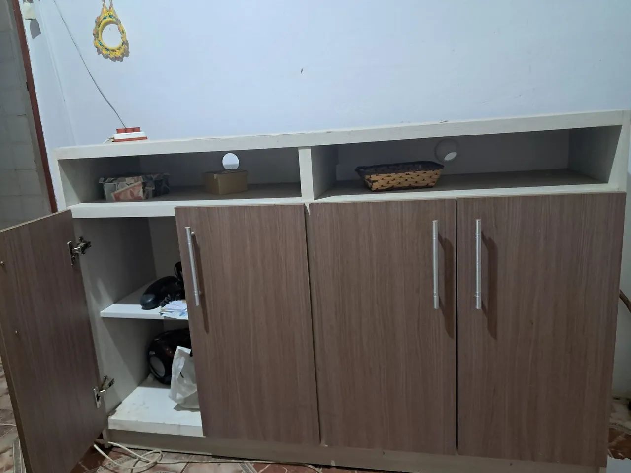 Cômoda de mdf amadeirado .