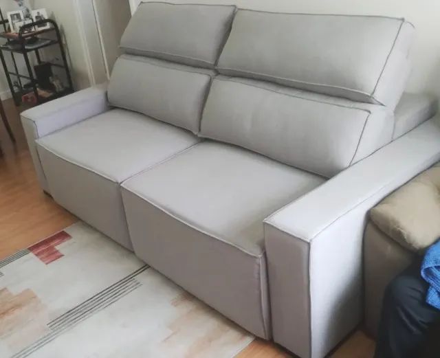SOFÁ RETRÁTIL 4 LUGARES - NOVÍSSIMO, APENAS 2 MESES DE USO - Foto 2
