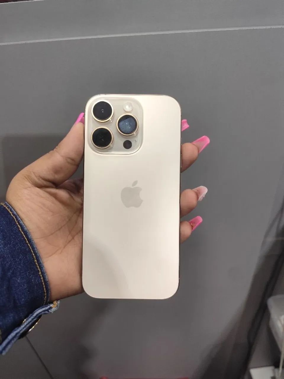 iPhone 16 pro Desert 128 - Foto 2