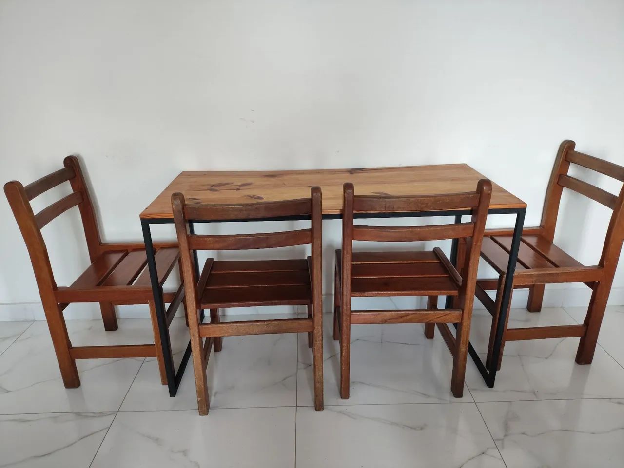 Conjunto de 4 Cadeiras de madeira maciça cerejeira  - Foto 4