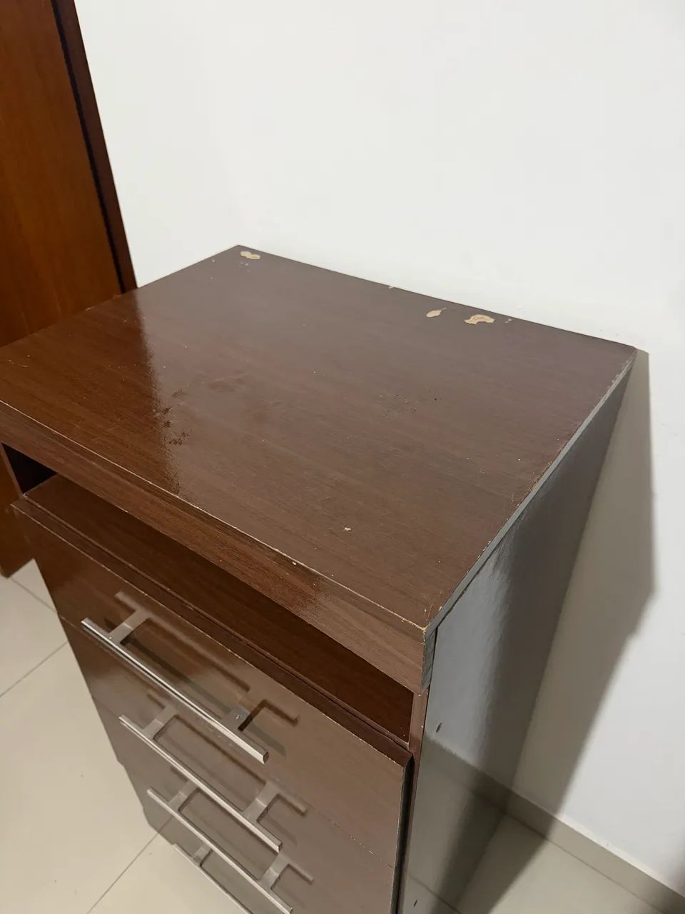Cômoda de Madeira com 4 gavetas - Foto 3