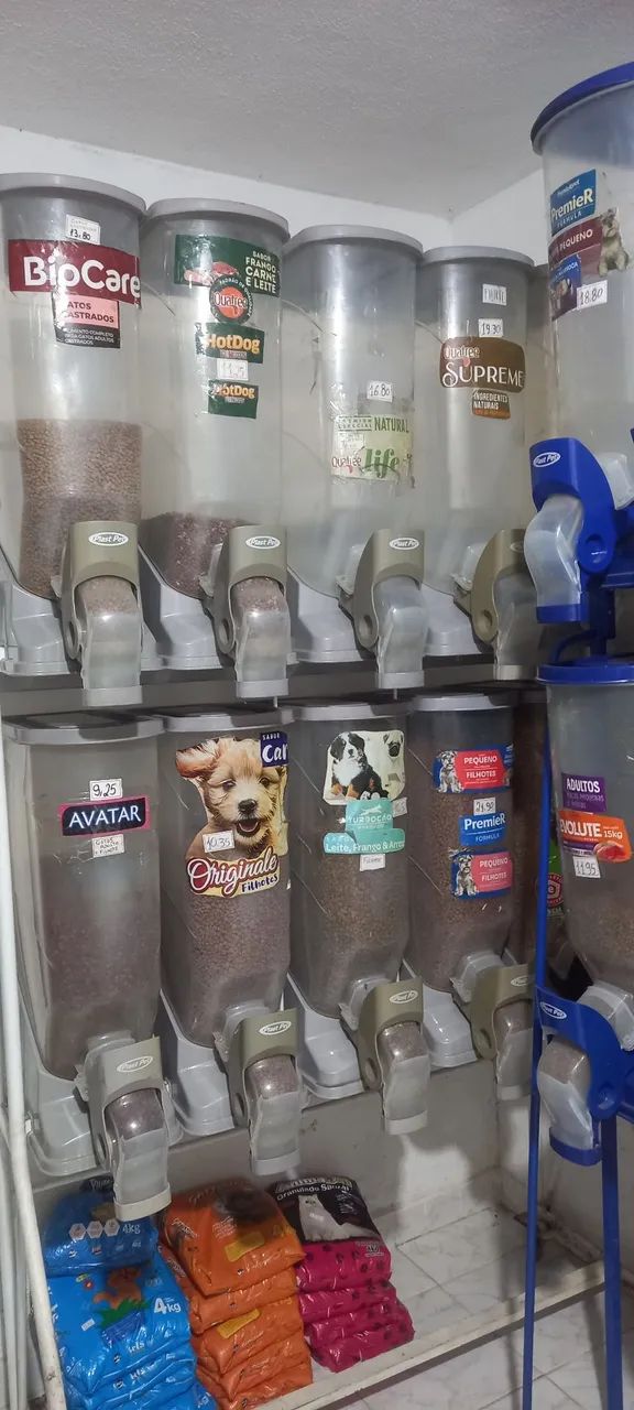 Gôndolas de ração e sementes 