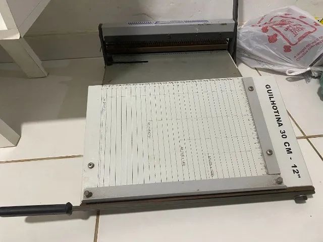 Maquina de encadernar e guilhotina - Foto 2
