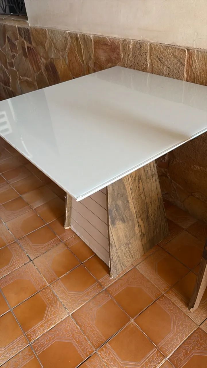 Vendo mesa de cozinha com 3 cadeiras  - Foto 2