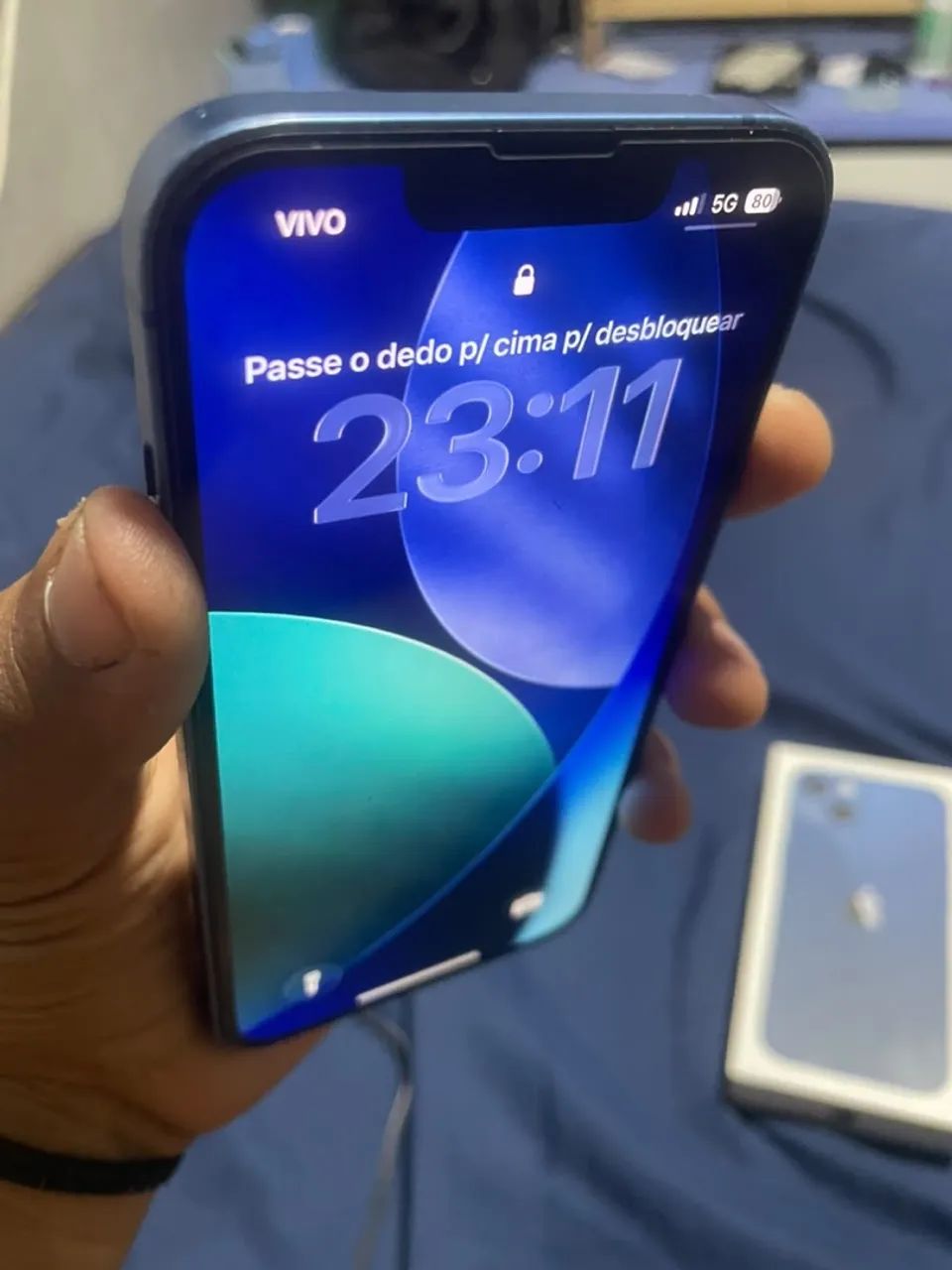 Vendo iPhone 13 azul com caixa  - Foto 5