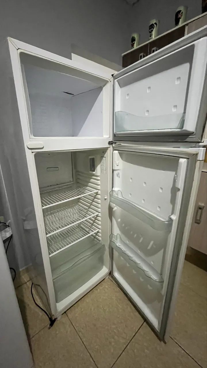 Vende-se geladeira cônsul usada 