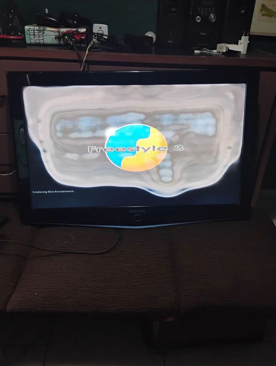 Vendo tv Samsung 42 polegadas com uma mancha na tela q não atrapalha em nada 350,00  - Foto 2